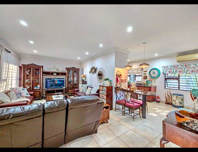 5 BEDROOM FREEHOLD FOR SALE IN MEER EN SEE